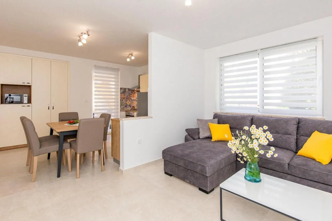 Apartman Ivona U Prizemlju Malinska 0*,  Kroatien