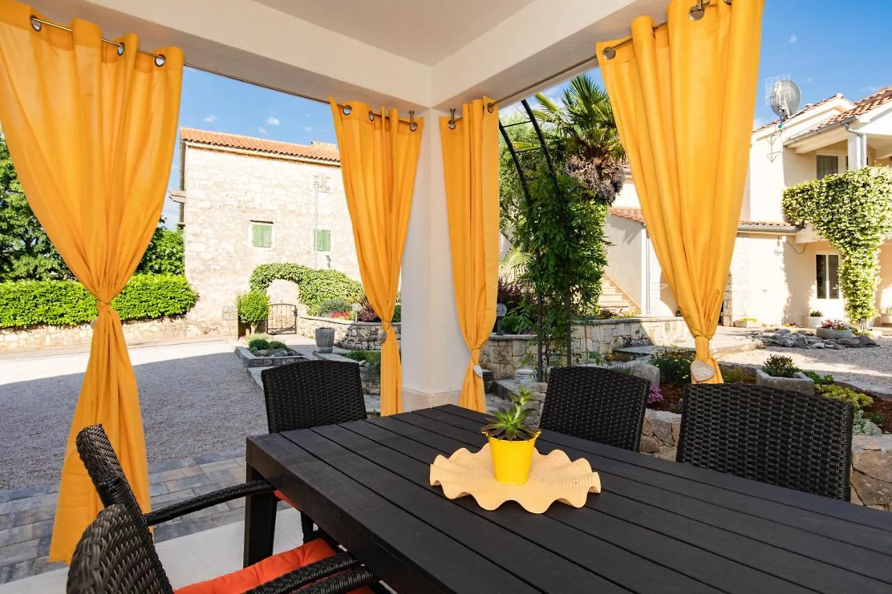 Apartman Ivona U Prizemlju Malinska 0*,  Croatia